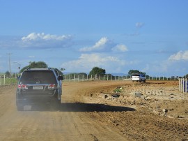 25.04.14 ricardo assina OS rodovia PB 313 s.j.de brejo do cruz fotos roberto guedes 1 270x202 - Governo autoriza obras de duas rodovias no Sertão