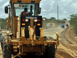 DER estrada catole de ze pereira campina grande ja recebe asfalto foto claudio goes 16 270x202 - Governo do Estado recupera estradas na região de Campina Grande