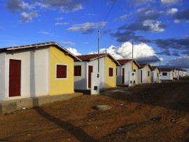 09.05.14 governo entrega 50 casas em monteiro.fotos roberto guedes 34 270x202 - Governo da Paraíba entrega casas e beneficia 200 pessoas em Monteiro