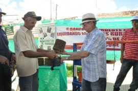 12.05.14 agricultores aguiar conhecem programas convivencia 6 270x179 - Jornada de Inclusão Produtiva leva orientações sobre convivência com a seca a agricultores de Aguiar