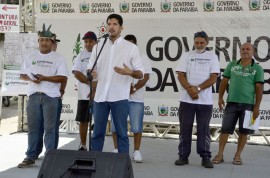 28.06.14 empreender entrega cheque fotos alberi pontes 5 270x178 - Governo do Estado libera mais de R$ 250 mil em financiamento para mecânicos