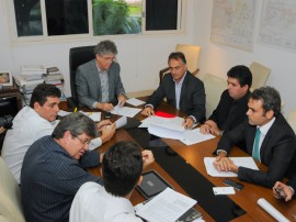 REUNIÃO COM LUCIANO CARTAXO foto jose marques 3 270x202 - Governo doa terrenos para construção de terminais de integração na capital