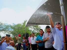 inauguracao distribuicao de agua em malhada distrito de queimadas foto jose marques 51 270x202 - Governo do Estado inaugura sistema de abastecimento de água do distrito Malhada Grande