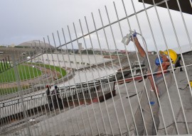 reforma almeidao fotos francisco franca 1 270x192 - Duzentos operários trabalham na reforma do Estádio Almeidão