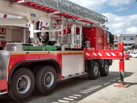 bombeiros atendem ocorrencia e utilizam auto plataforma aera 2 270x202 - Corpo de Bombeiros realiza primeiro atendimento com plataforma aérea em Campina Grande