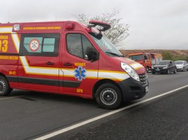 bombeiros atendimento acidente foto assessoria bombeiro 2 270x202 - Bombeiros atenderam mais de 2 mil ocorrências de acidente em 2014