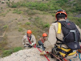 bombeiros fazem treinamento de salvamento em altura 21 270x202 - Bombeiros fazem treinamento de salvamento em altura na ‘Pedra da Boca’