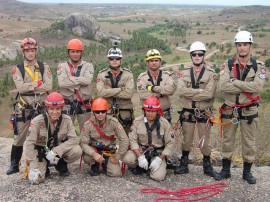 bombeiros fazem treinamento de salvamento em altura 4 270x202 - Bombeiros fazem treinamento de salvamento em altura na ‘Pedra da Boca’