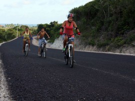 estrada barra de camaratuba 0007 270x202 - Governo incentiva turismo e pavimenta acesso à Barra de Camaratuba