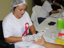 01.12.14 clementino fraga teste  aids fotos walter rafael 10 270x202 - Ações preventivas e educativas marcam Dia Mundial de Combate a Aids