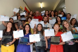 15.12.14 entrega de netbooks fotos Alberi Pontes 881 270x178 - Educadores e técnicos concluem curso Educador Digital e recebem netbooks