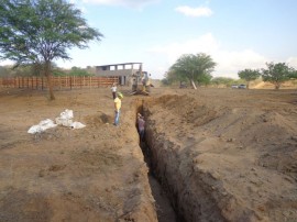 17.12.14 agricultor constroi barragens subterrneas umbuzeiro 1 270x202 - Construção de barragens subterrâneas auxilia convivência com estiagem em Umbuzeiro