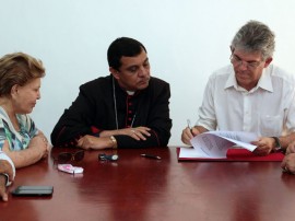 ricardo bispo cruz da menina patos foto francisco franca 2 270x202 - Governo cede administração do Parque Cruz da Menina para Diocese de Patos      