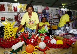 artesanatos e vendedoras foto walter rafael1 270x192 - Governo do Estado capacita artesãos que participam do Salão de Artesanato