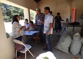 11.02.15 agricultores nazarezinho comecam venda deprodutosa 5 270x192 - Agricultores de Nazarezinho começam vender produtos ao Programa de Aquisição de Alimentos