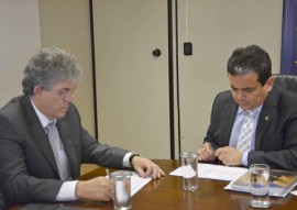 ricardo em brasilia reuniao funasa 4 270x191 - Ricardo cobra retorno urgente dos carros-pipas e recursos para obras hídricas ao ministro da Integração