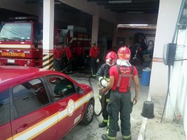 11.03.15 bombeiros instrucoes combate aincndioveiculart 5 270x202 - Corpo de Bombeiros promove instruções de combate a incêndio veicular