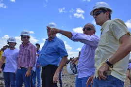 13.03.15 deputado visitam canal acaua aracagi fotos roberto guedes 362 270x180 - Governo apresenta obras do Canal Acauã-Araçagi a  deputados estaduais