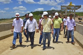 13.03.15 deputado visitam canal acaua aracagi fotos roberto guedes 468 270x180 - Governo apresenta obras do Canal Acauã-Araçagi a  deputados estaduais