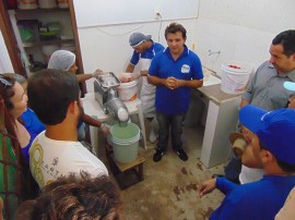 20.03.15 tecnicos rio grande norte conhecem trabalho 3 270x202 - Técnicos da Emater-RN conhecem experiência de agroindústria de polpa assessorada pela Emater-PB