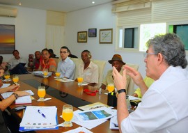 Ricardo QUILOMBOLAS REUNIAO foto jose marques 4 270x191 - Ricardo anuncia retomada de instalação de poços e cisternas nos quilombos