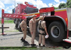 bombeiros treinamento autoplataforma 2 270x191 - Corpo de Bombeiros realiza treinamento na autoplataforma aérea