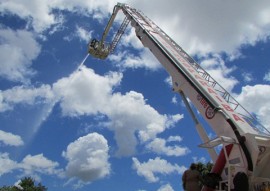 bombeiros treinamento autoplataforma 3 270x191 - Corpo de Bombeiros realiza treinamento na autoplataforma aérea