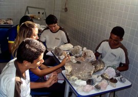 laboratório geologia 270x191 - Alunos do curso técnico de mineração equipam laboratórios em Santa Luzia