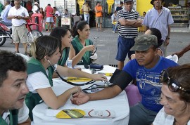 24.04.15 acao da saude ponto de cem reis fotos vanivaldo ferreira 9 270x178 - Governo realiza ações alusivas ao Dia Nacional de Combate à Hipertensão Arterial