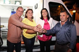 30.04.15 vice governadora 7 270x180 - Vice-governadora entrega ambulância à Prefeitura de Parari