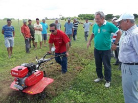 caiçara5 270x202 - Emater orienta agricultores para uso de tecnologia no preparo da terra