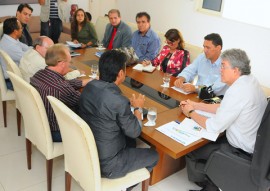 14.05.15 ricardo recebe sintep foto jose marques 3 270x191 - Ricardo anuncia pacote de medidas que beneficiam professores