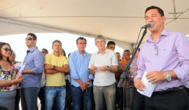 DAMIÃO ENTREGA DE ESCOLA SEC DE EDUCAÇÃO 6 jornal 270x158 - Ricardo inaugura obras e beneficia estudantes e idosos do Curimataú paraibano