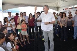 SSC5033ricardo fala em sao bentinho 270x180 - Ricardo entrega reforma de escolas e beneficia alunos e professores no Sertão