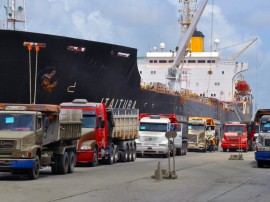 navio de carga porto de cabedelo docas foto claudio cesar 3 270x202 - Porto de Cabedelo movimenta 600 mil toneladas de cargas nos primeiros meses deste ano