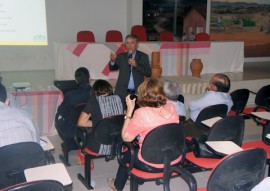 reuniao do banco Bird no auditorio 2 270x191 - Técnicos do Cooperar e Banco Mundial conhecem nova estratégia de convivência com o semiárido