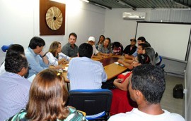 08 06 15Reunião do proalimento foto Alberto Machado 2 270x172 - Representantes de associações de moradores de Patos discutem projetos de habitação