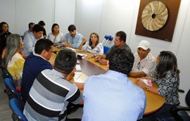 08 06 15Reunião do proalimento foto Alberto Machado 5 270x172 - Representantes de associações de moradores de Patos discutem projetos de habitação