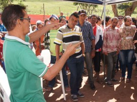 18.06.15 um dia de campo 11 270x202 - Projeto Cooperar vai expandir atividade produtiva com a criação de aves caipiras