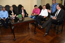 16.07.15 audiencias prefeitos  roberto guedes 8 270x180 - Governador em exercício Adriano Galdino se reúne com prefeitos paraibanos