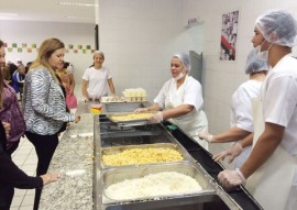 21.07.15 primeira dama eliane galdino visita restauranate popular de campina 4 270x191 - Primeira-dama visita Restaurante Popular de CG e destaca qualidade da alimentação fornecida