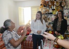 primeira dama eliane galdino visita cidade madura de cg foto claudio goes 8 270x191 - Primeira-dama em exercício visita Condomínio Cidade Madura em Campina Grande