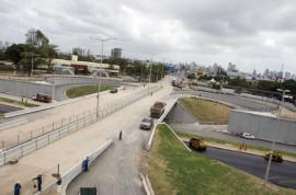 27.08.15 trevo de mangabeira fotos alberi pontes 73 270x178 - Trevo das Mangabeiras vira atração e pedestres param para ver de perto últimos ajustes