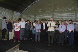 28.08.15 ricardo entrega cheque fotos alberi pontes 3 270x178 - Ricardo assina convênio para empregar pessoas com deficiência e inaugura Central de Libras