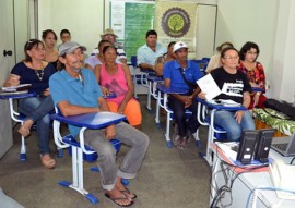 catadores da empasa 1 270x191 - Catadores de material reciclado participam de seminário sobre política de resíduos sólidos na Empasa