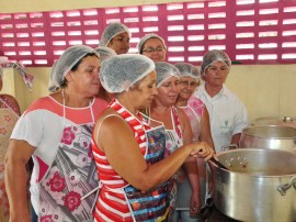 28.09.15 cursosso alimentos 3 270x202 - Governo promove cursos sobre fabricação de alimentos para fortalecer agricultura familiar