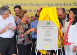 ricardo em CG com presidente DILMA foto jose marques 17 270x191 - Ricardo e Dilma entregam casas e beneficiam mais de 7 mil pessoas