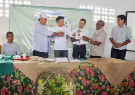 22 10 15 emepa agricultores de alagamar acreditam em acoes do governo4 270x191 - Governo promove ações para desenvolvimento rural sustentável do assentamento Alagamar