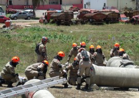 Bombeiros treinamento 3 270x191 - Bombeiros passam por treinamento de resgate a vítimas de desmoronamento