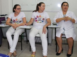 04.11.15 funcionarios hospital regional patos usa rolibranoa 2 270x202 - Funcionários do Hospital Regional de Patos são capacitados em Libras para atendimento a usuários surdos